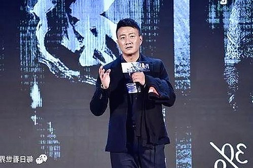 邓紫棋娱乐吃瓜酱身份揭秘：从星光闪耀到网络话题中心